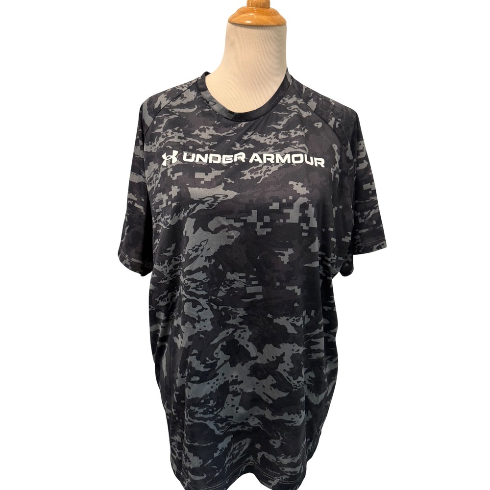 Under Armour Mens XL HeatGear Loose Digital Camo Grey Black Short Sleeve Shirt